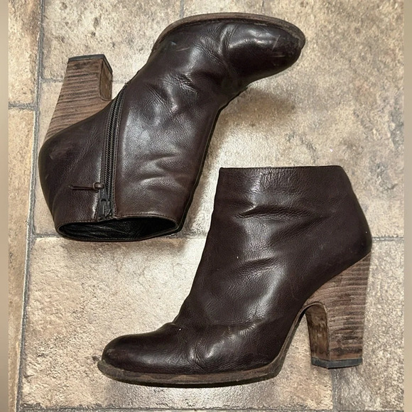 Stuart Weitzman Brown Leather Ankle Boots Size 7.5 Block Heel Zip Booties - Picture 2 of 9